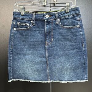 DKNY Jeans Mid Rise,A-line,frayed hem,pockets,stretch sits at natural waist